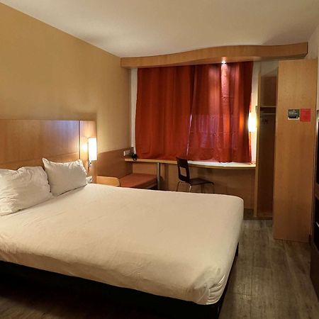 Hotel Ibis Istres Trigance Zewnętrze zdjęcie