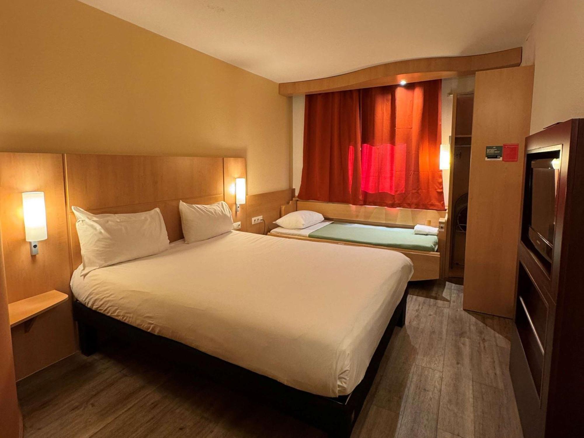 Hotel Ibis Istres Trigance Zewnętrze zdjęcie