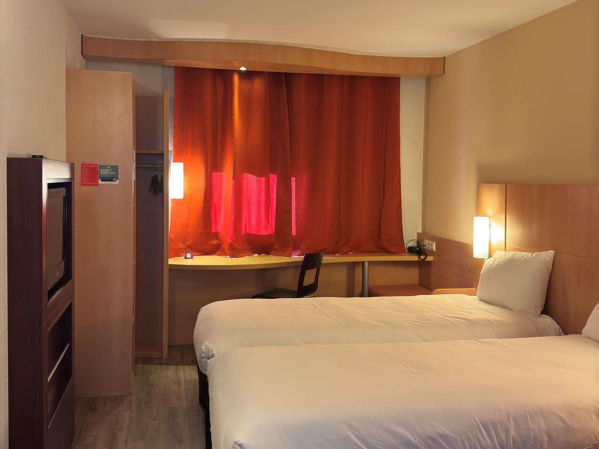 Hotel Ibis Istres Trigance Zewnętrze zdjęcie